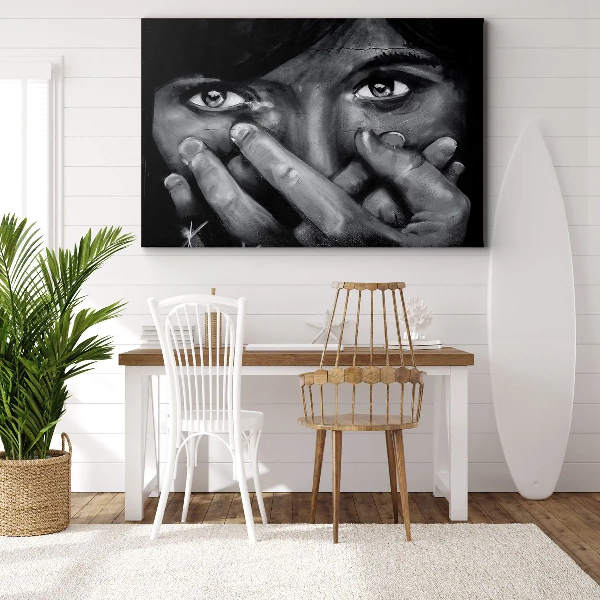 Canvastavla - Bild på duk - Svartvitt porträtt av en kvinna som täcker ansiktet med händerna. - 70x50cm - Jag säger inte vem som målat det - Modern väggdekoration för vardagsrum och sovrum ARTTOR