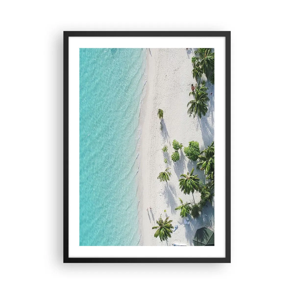 Affisch i svart ram - Flygfoto över en tropisk strand med palmer och blått hav - 50x70cm - Semester i paradiset - Modern väggdekoration för vardagsrum och sovrum ARTTOR