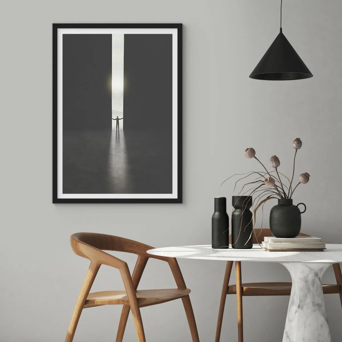 Affisch i svart ram - En man som står i ljuset av en spricka i en mörk miljö - 50x70cm - Ett steg mot den ljusa framtiden - Modern väggdekoration för vardagsrum och sovrum ARTTOR