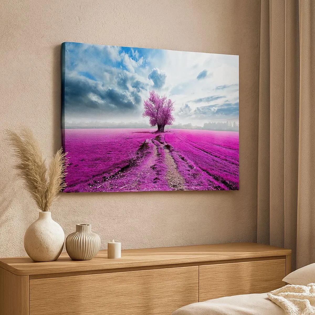 Canvastavla - Bild på duk - Ett ensamt träd i ett fält i en nyans av intensivt rosa - 70x50cm - Ljunghed - Modern väggdekoration för vardagsrum och sovrum ARTTOR