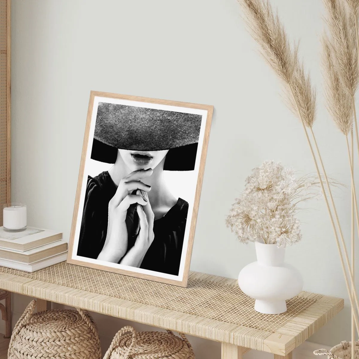 Affisch i ram av ljusek - Dold skönhet - 61x91 cm