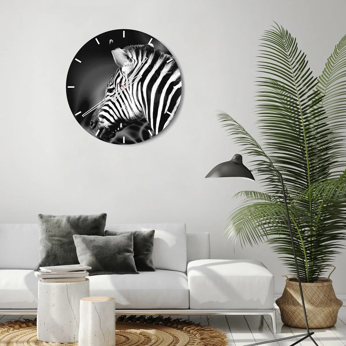 Väggklocka - Klocka på glas - Svartvit närbild av en zebra mot en kontrasterande bakgrund - 30x30cm - Vit är vit och svart är svart - Modern väggdekoration för vardagsrum, kök och sovrum ARTTOR