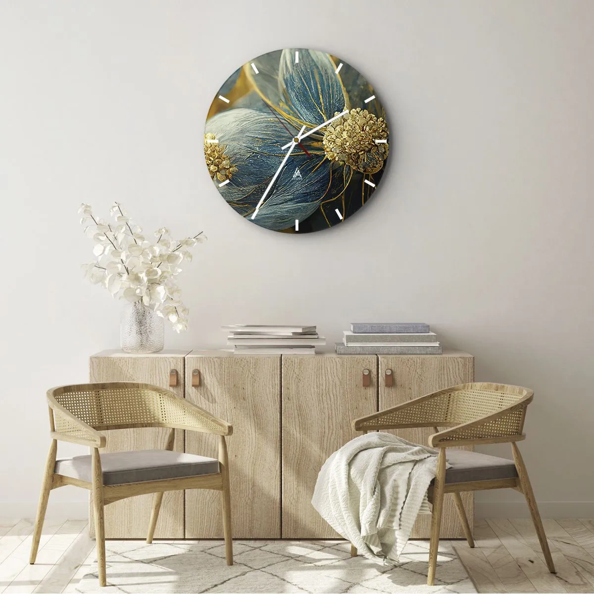 Väggklocka - Klocka på glas - En blomma i guld och blå färger - 30x30cm - Blommande av guld - Modern väggdekoration för vardagsrum, kök och sovrum ARTTOR
