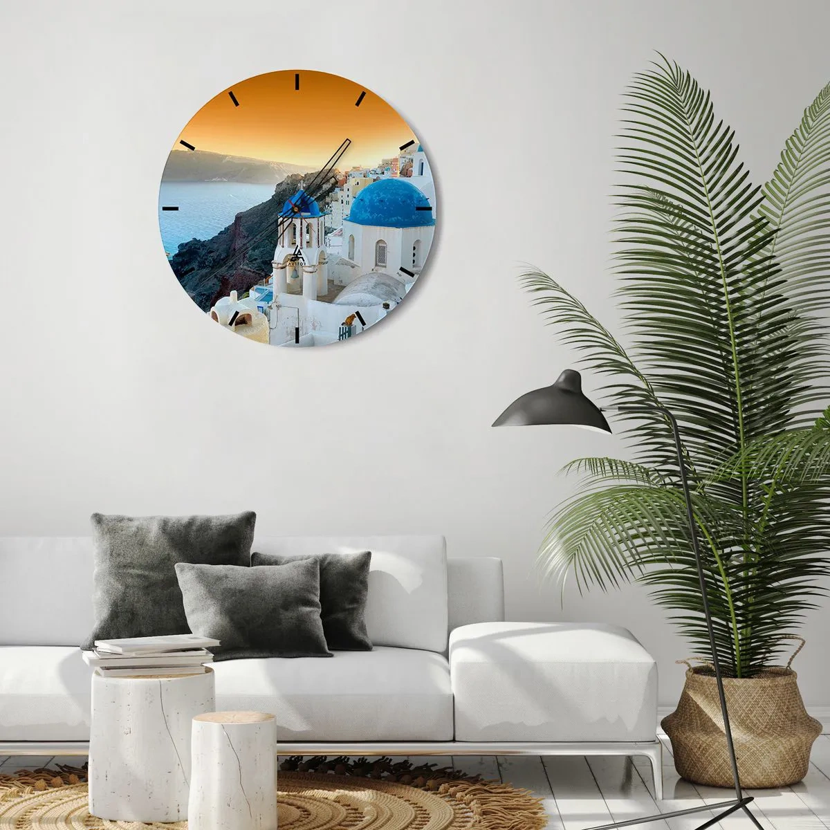Väggklocka - Klocka på glas - Santorini med havsutsikt vid solnedgången - 30x30cm - Santorini - inbäddat i berg - Modern väggdekoration för vardagsrum, kök och sovrum ARTTOR