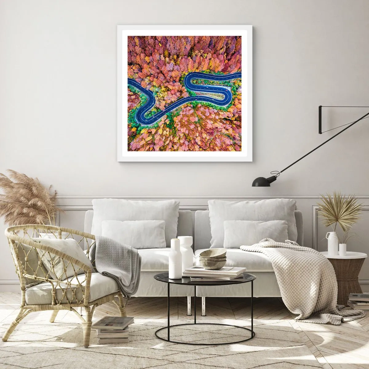 Affisch i vit ram - Slingrande väg genom skogen - 60x60 cm