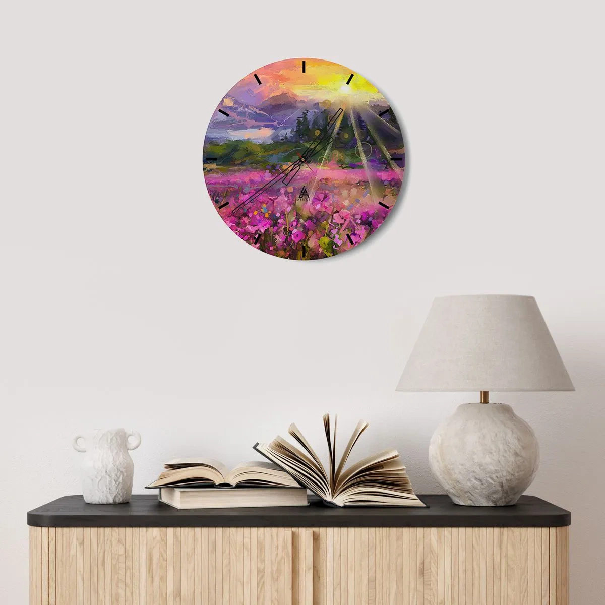 Väggklocka - Klocka på glas - Färgglad äng i solljuset med ett abstrakt landskap - 30x30cm - I dalen under solens beskydd - Modern väggdekoration för vardagsrum, kök och sovrum ARTTOR