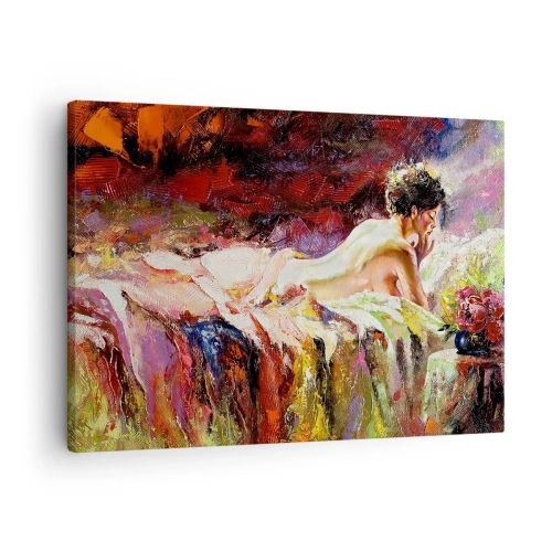 Canvastavla - Bild på duk - En kvinna liggande på en säng mot en bakgrund av abstrakta färger. - 70x50cm - Venus försänkt i sina tankar - Modern väggdekoration för vardagsrum och sovrum ARTTOR