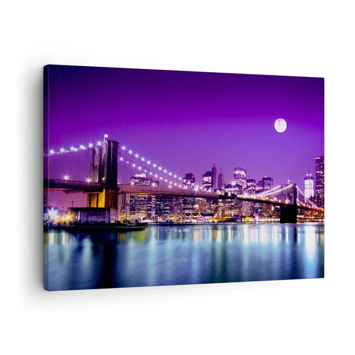 Canvastavla - Bild på duk - Brooklynbron på natten med staden upplyst och fullmåne - 70x50cm - Storstadens ljus i violett - Modern väggdekoration för vardagsrum och sovrum ARTTOR