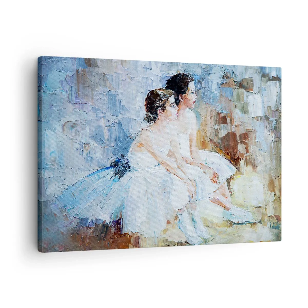 Canvastavla - Bild på duk - Två ballerinor i vita kläder avkopplar mot en pastellfärgad bakgrund. - 70x50cm - Unga svanars vilopaus - Modern väggdekoration för vardagsrum och sovrum ARTTOR
