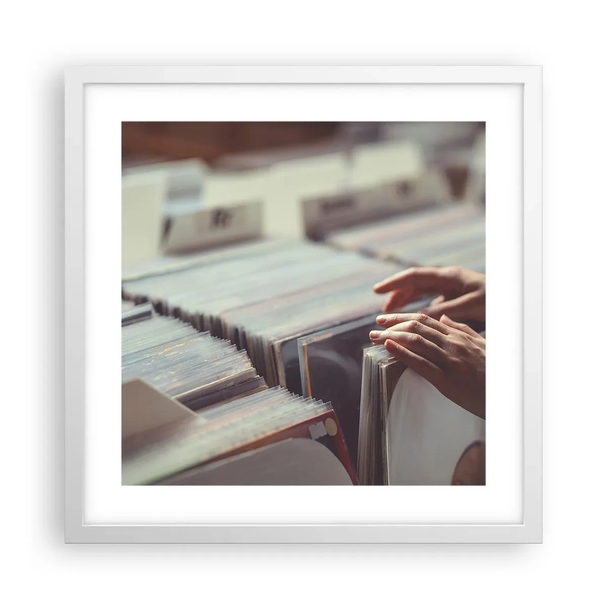 Affisch i vit ram - I jakten efter känslor - 40x40 cm