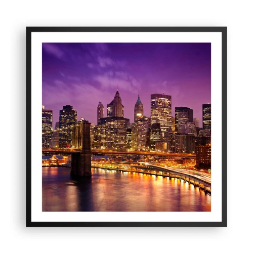 Affisch i svart ram - Manhattan i violett och guld - 60x60 cm