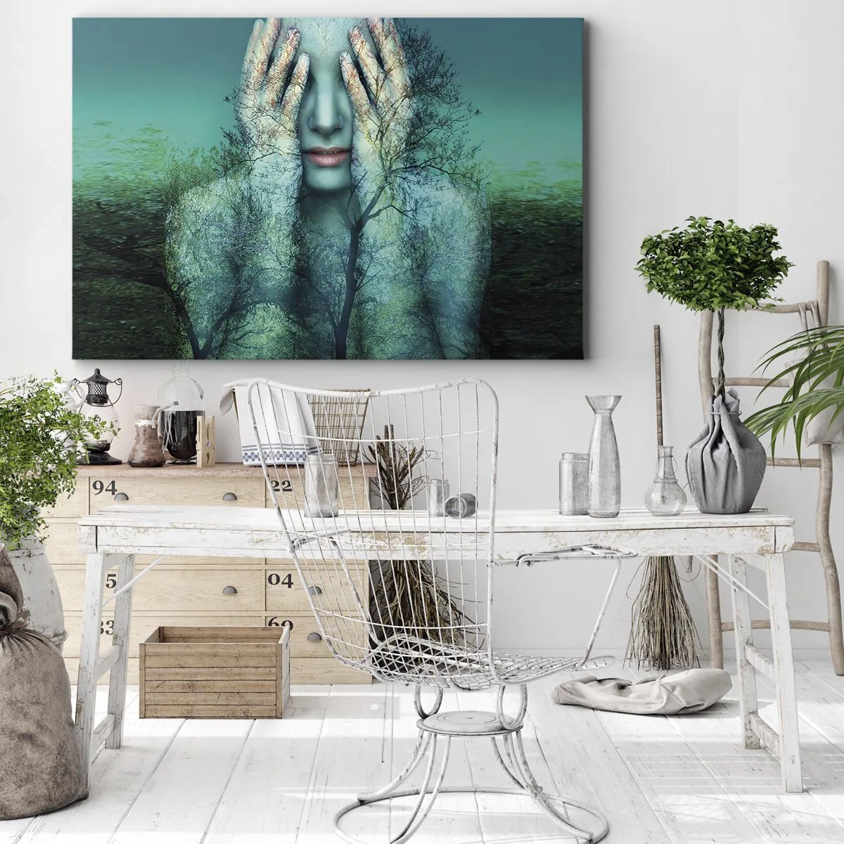 Canvastavla - Bild på duk - En kvinnofigur med trädmotiv mot en turkos landskapsbakgrund - 70x50cm - Doppad i blått - Modern väggdekoration för vardagsrum och sovrum ARTTOR