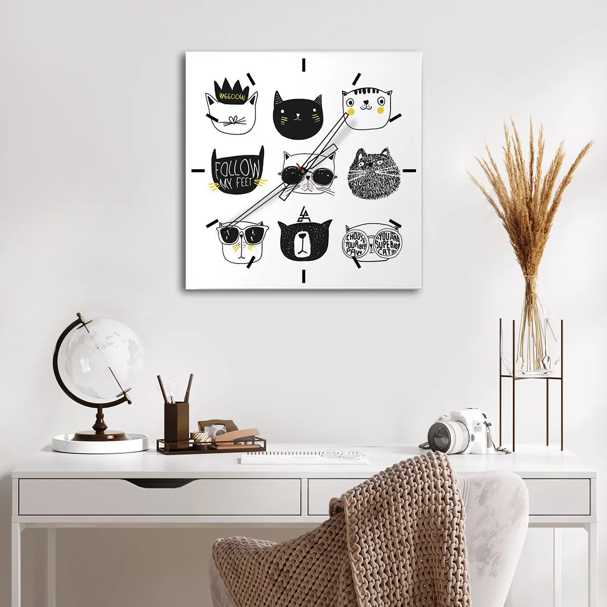 Väggklocka - Klocka på glas - Varje annorlunda - 30x30 cm