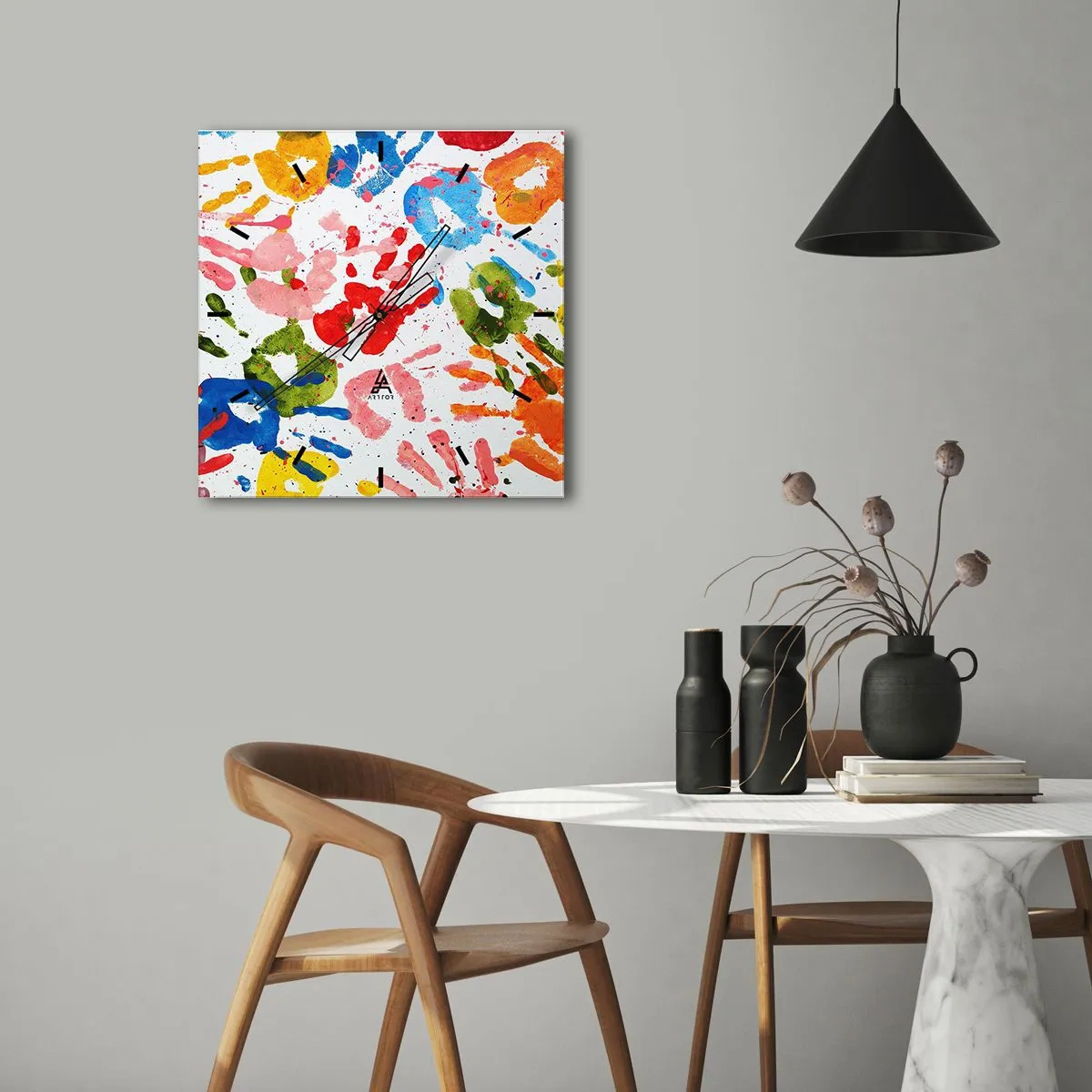 Väggklocka - Klocka på glas - Följs spåren - 30x30 cm