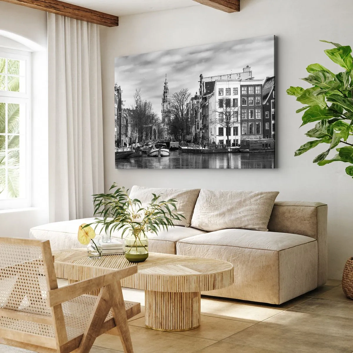 Canvastavla - Bild på duk - Svartvitt panorama över Amsterdam med kanalen och historiska byggnader - 70x50cm - Amsterdam stämning - Modern väggdekoration för vardagsrum och sovrum ARTTOR