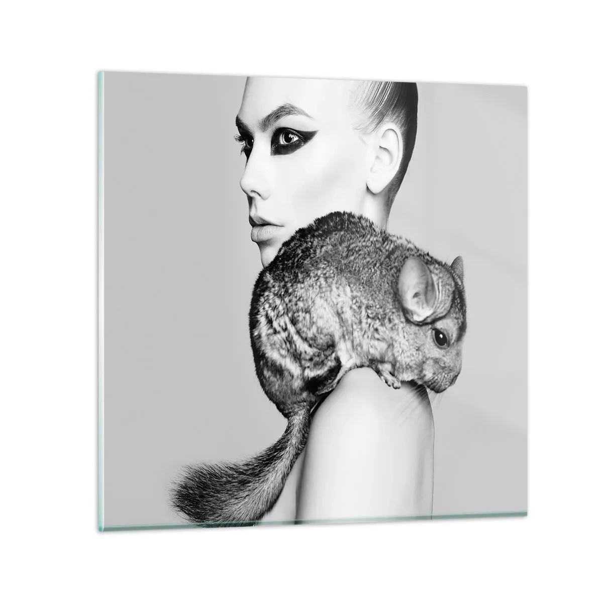 Glastavla - Bild på glas - Dam med chinchilla - 70x70 cm