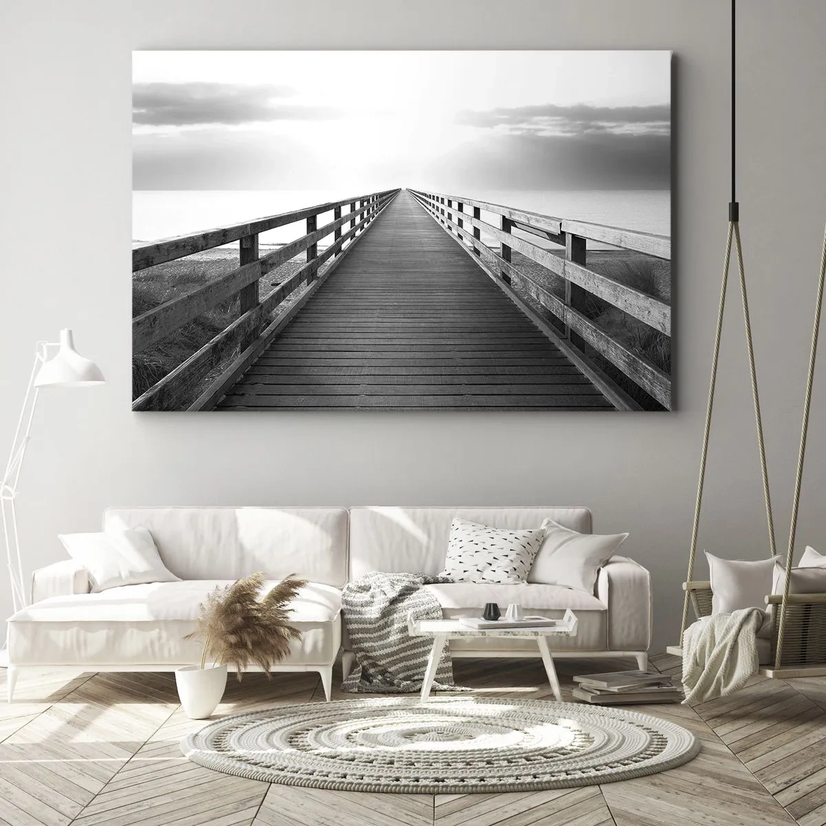 Canvastavla - Bild på duk - En svartvit bild av en träbrygga som leder mot horisonten. - 70x50cm - Ut i det oändliga... - Modern väggdekoration för vardagsrum och sovrum ARTTOR