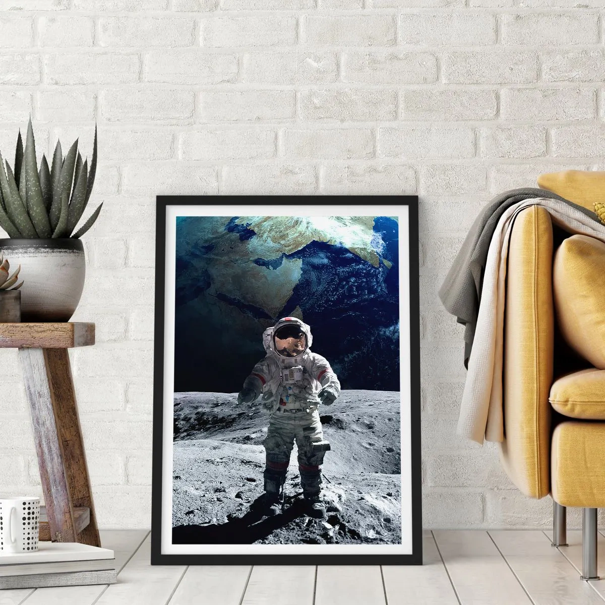 Affisch i svart ram - Astronaut på månens yta - 50x70cm - Hälsningar från månen - Modern väggdekoration för vardagsrum och sovrum ARTTOR