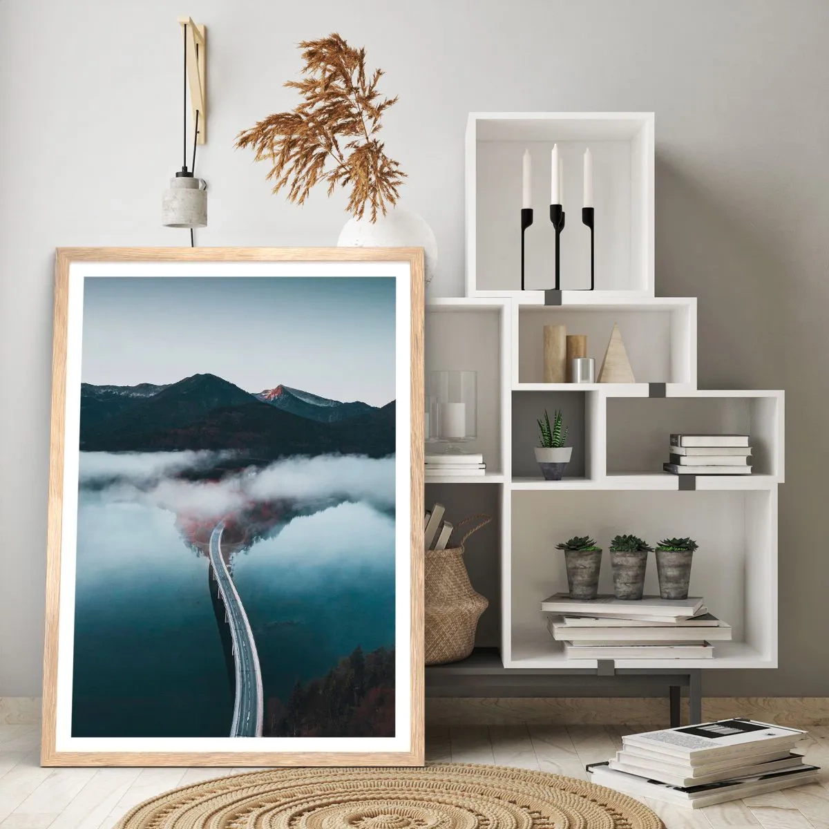 Affisch i ram av ljusek - Över ett vatten som är så slätt som en spegel - 70x100 cm