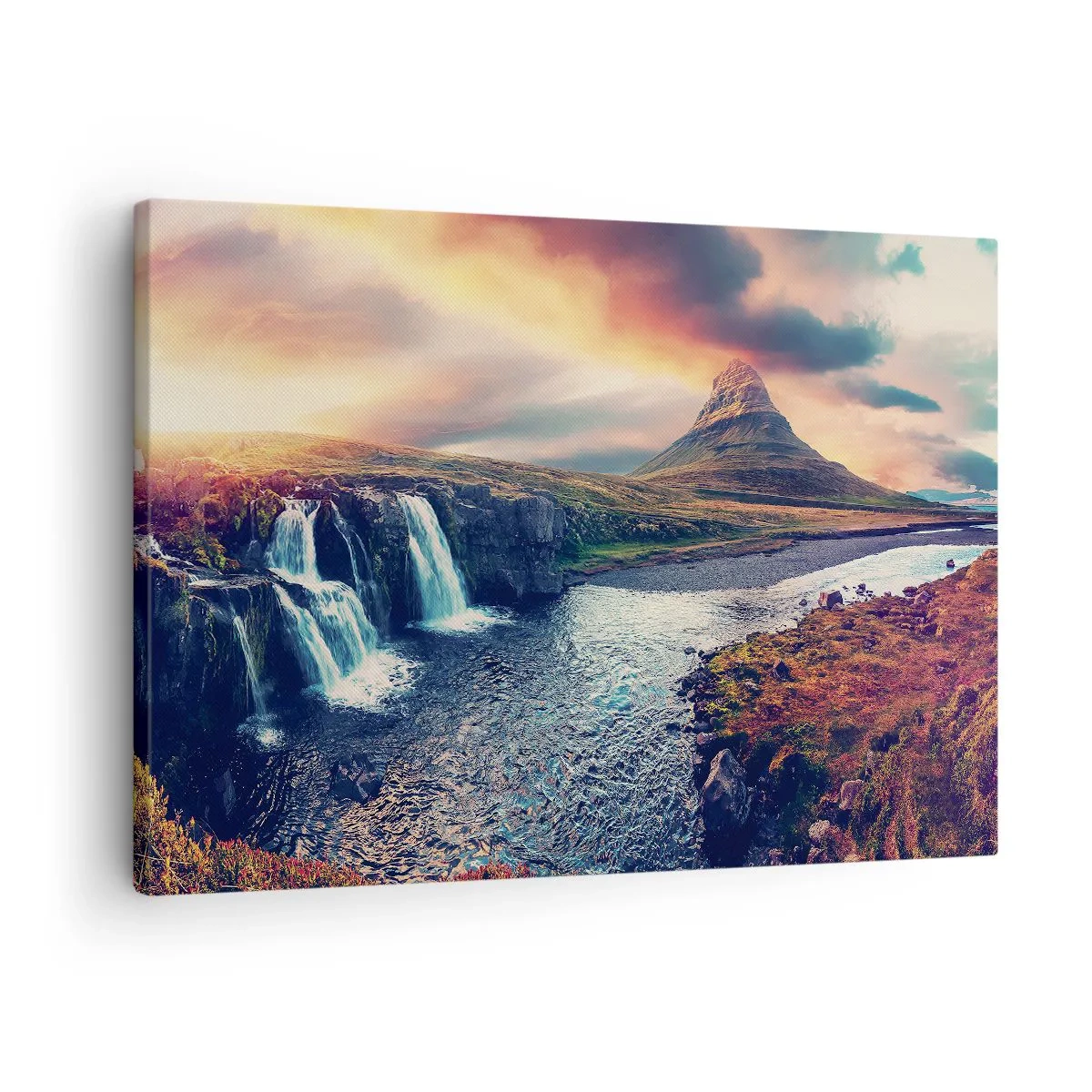 Canvastavla - Bild på duk - Utsikt över vattenfallet och berget i ljuset av den nedgående solen - 70x50cm - I naturens majestät - Modern väggdekoration för vardagsrum och sovrum ARTTOR