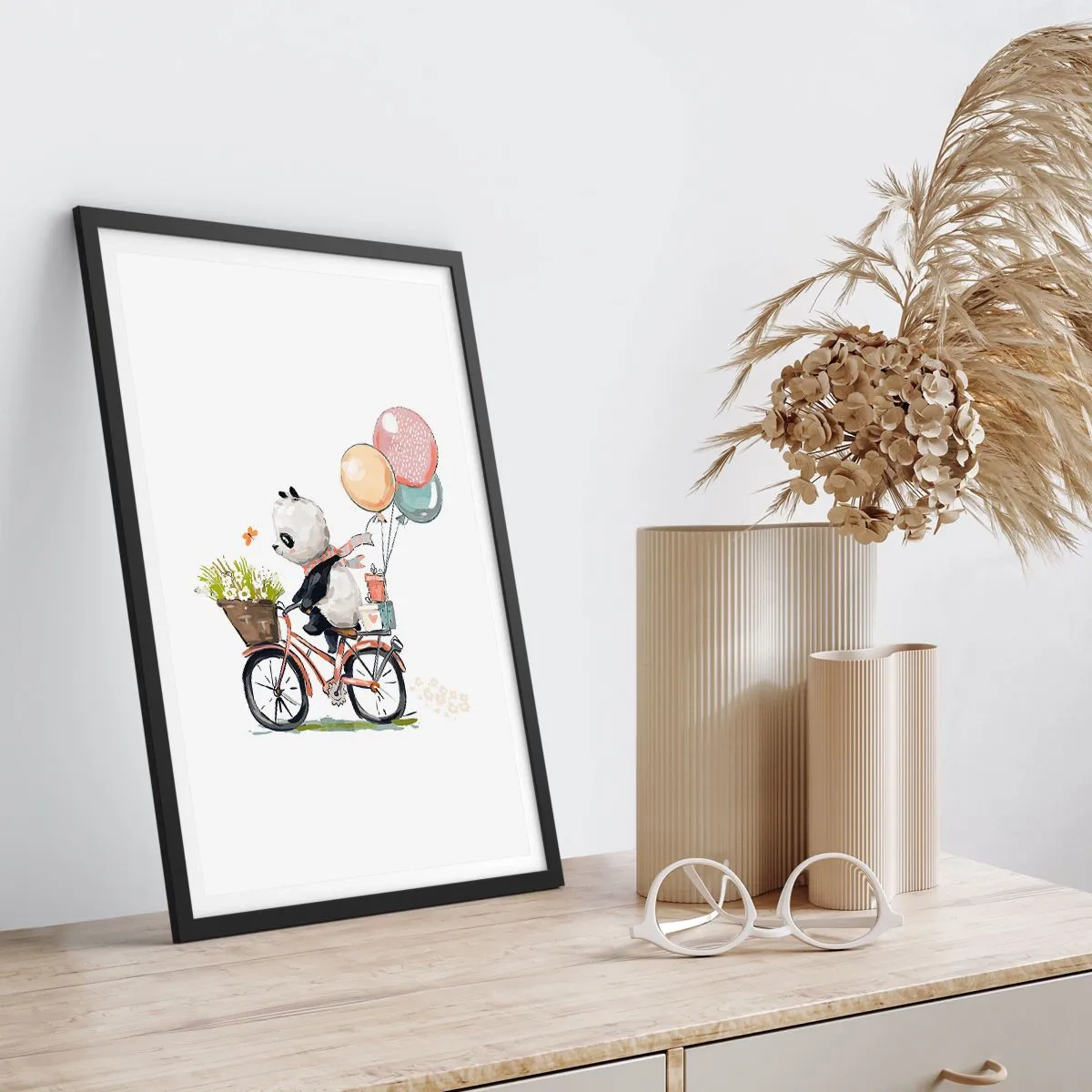 Affisch i svart ram - Panda på cykel med ballonger och blommor i sagostil - 50x70cm - Lycklig dag - Modern väggdekoration för vardagsrum och sovrum ARTTOR