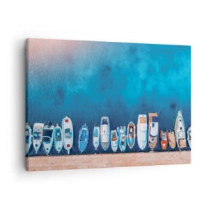 Canvastavla - Bild på duk - Båtar förtöjda vid stranden mot det blå vattnet - 70x50cm - I en rad - Modern väggdekoration för vardagsrum och sovrum ARTTOR