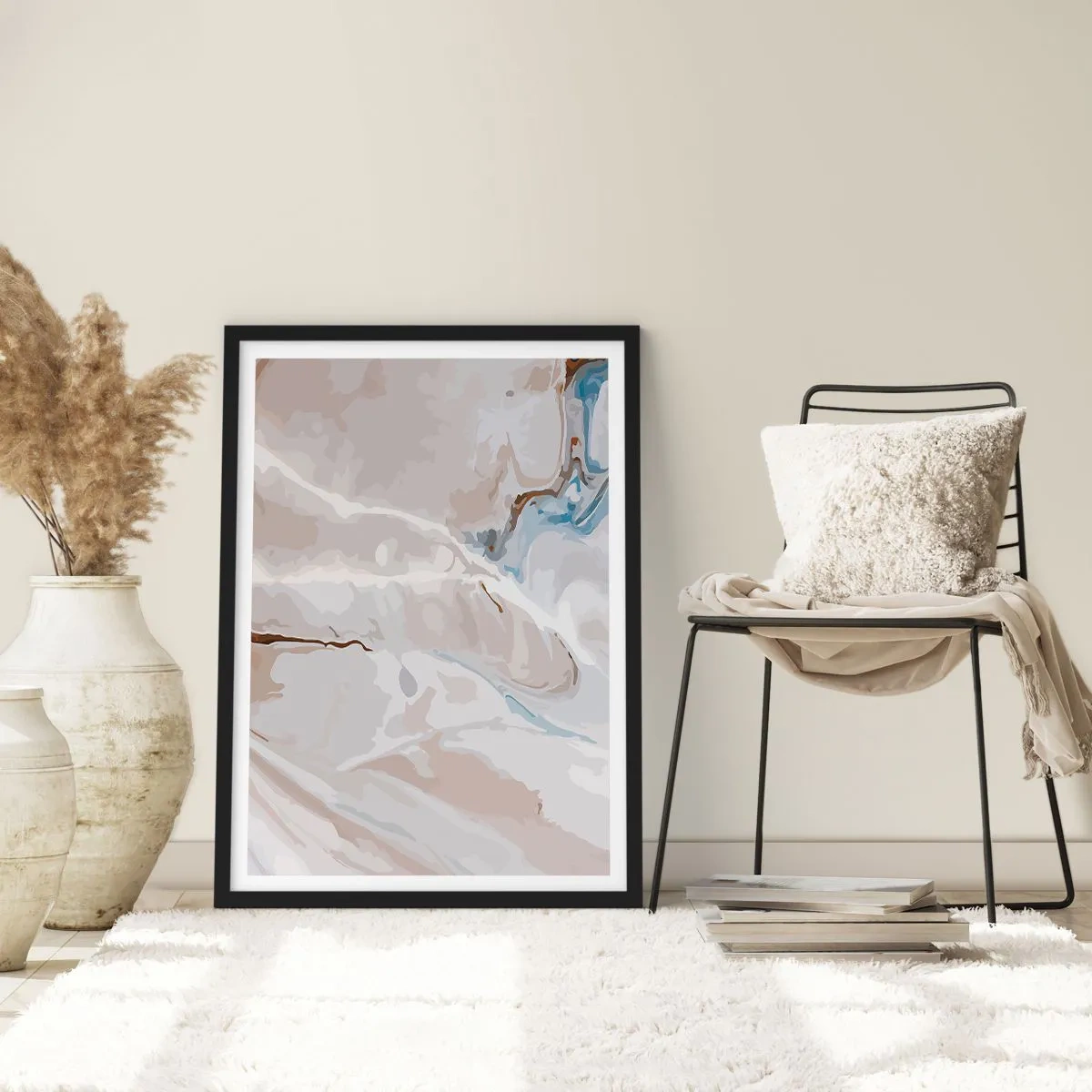 Affisch i svart ram - Marmormönster i delikata beige och blå nyanser - 50x70cm - Blåa meanderlopp under vithet - Modern väggdekoration för vardagsrum och sovrum ARTTOR