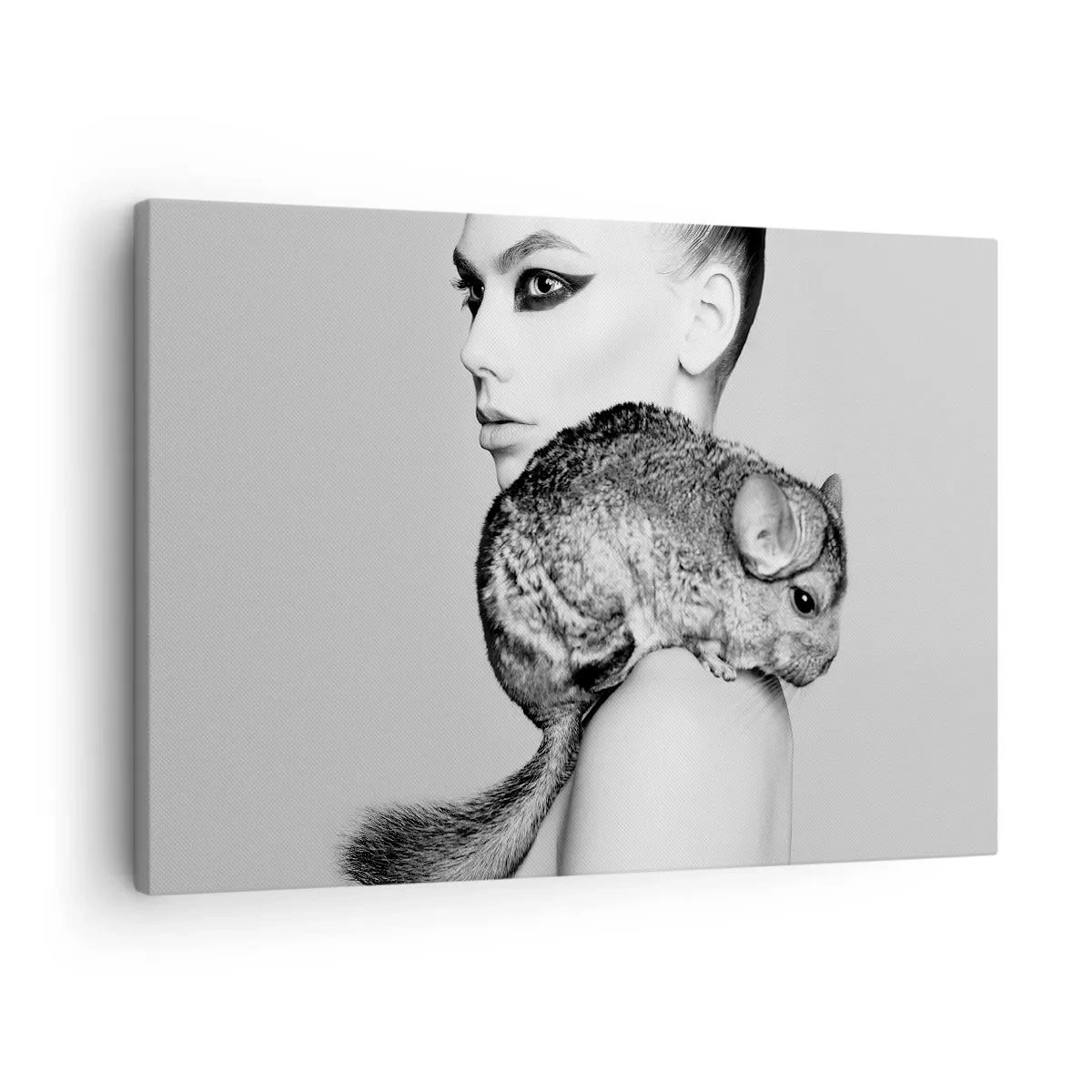 Canvastavla - Bild på duk - Stiliserad kvinna med en chinchilla i en elegant svartvit komposition - 70x50cm - Dam med chinchilla - Modern väggdekoration för vardagsrum och sovrum ARTTOR