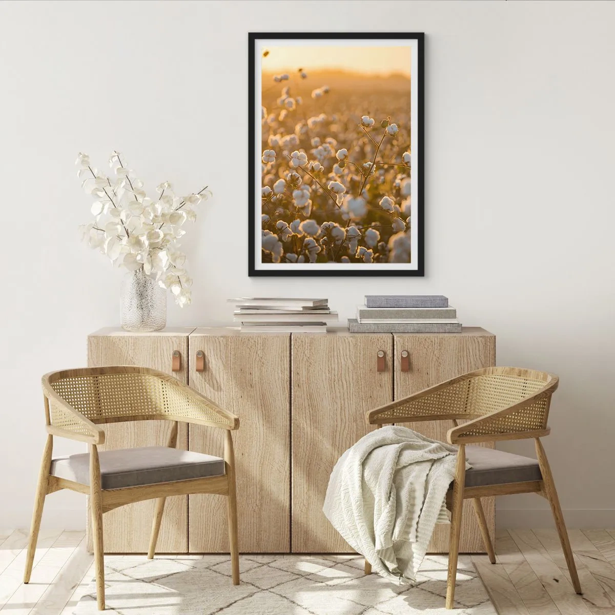 Affisch i svart ram - Ett bomullsfält i det varma ljuset från den nedgående solen - 50x70cm - Fluffigt fält - Modern väggdekoration för vardagsrum och sovrum ARTTOR