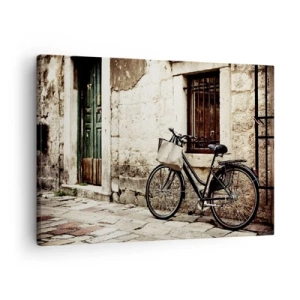 Canvastavla - Bild på duk - En cykel mot en stenmur med ett fönster och en dörr i retrostil - 70x50cm - Tillbaka till det förflutna - Modern väggdekoration för vardagsrum och sovrum ARTTOR