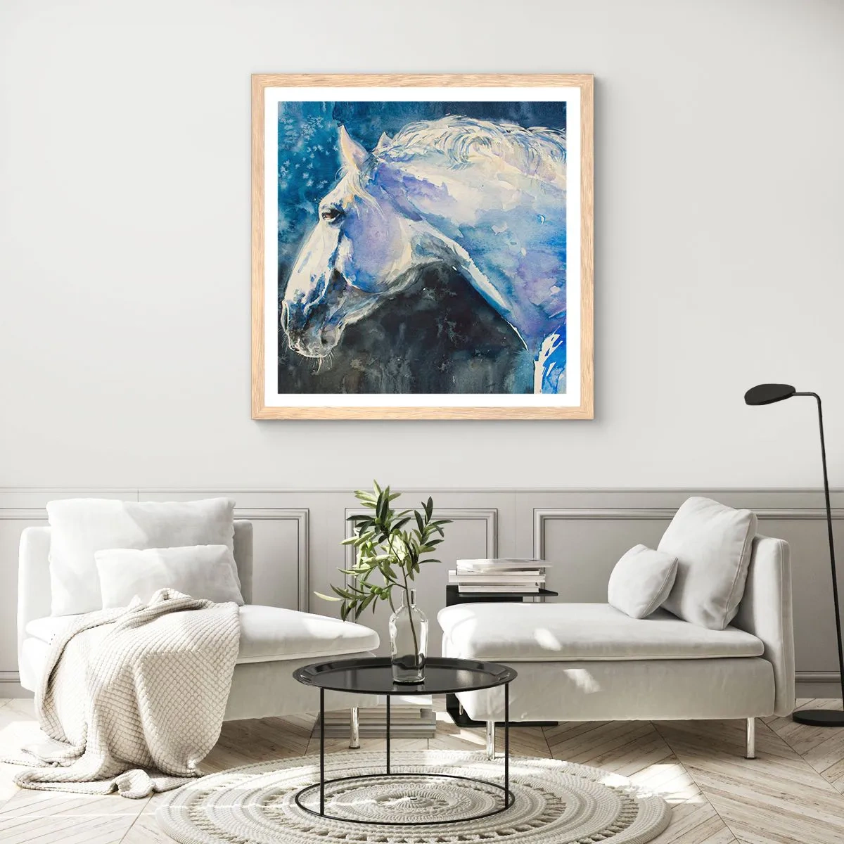 Affisch i ram av ljusek - Porträtt i blått sken - 50x50 cm