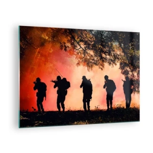 Glastavla - Bild på glas - En grupp soldater marscherar mot bakgrund av en brinnande skog. - 70x50cm - ...Alla för en - Modern väggdekoration för vardagsrum och sovrum ARTTOR