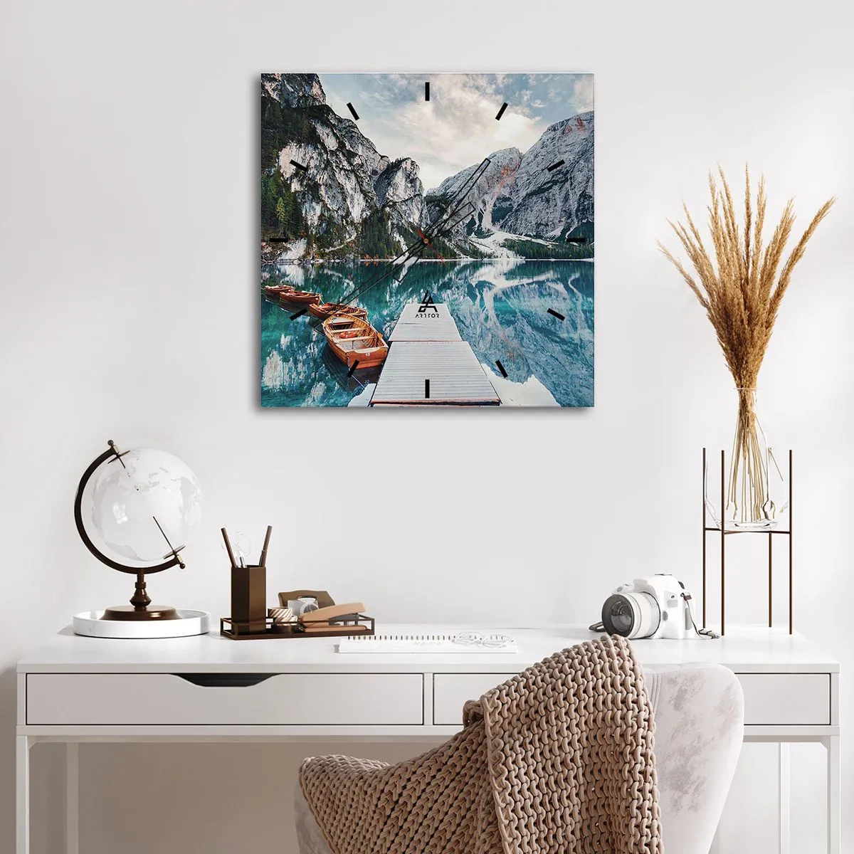 Väggklocka - Klocka på glas - Vi visar dig skönhet - 40x40 cm