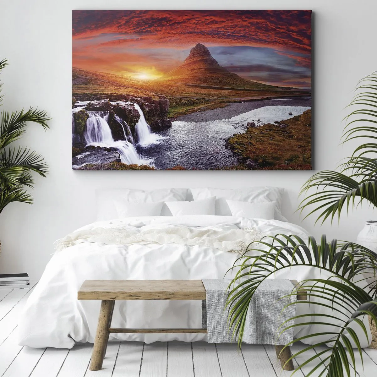 Canvastavla - Bild på duk - Bergslandskap med ett vattenfall vid solnedgången - 70x50cm - Utsikt över Midgård - Modern väggdekoration för vardagsrum och sovrum ARTTOR