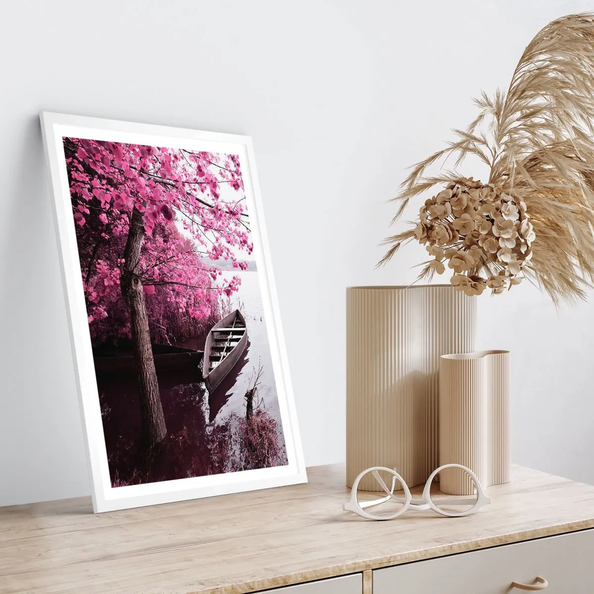 Affisch i vit ram - I rosa tystnad - 70x100 cm