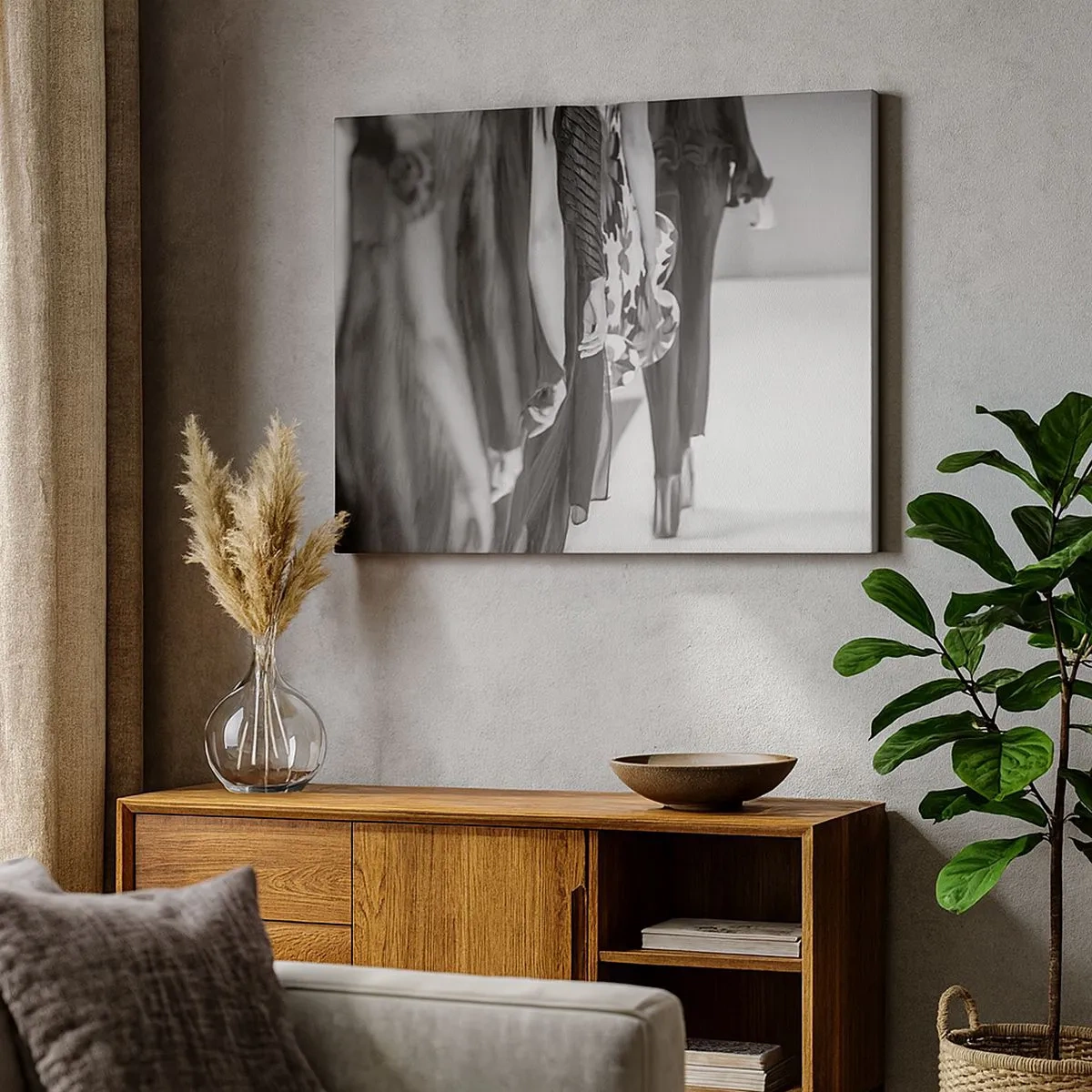 Canvastavla - Bild på duk - En svartvit catwalkscen som visar detaljerna i klänningarna och modellernas figurer. - 70x50cm - En elegant parad - Modern väggdekoration för vardagsrum och sovrum ARTTOR