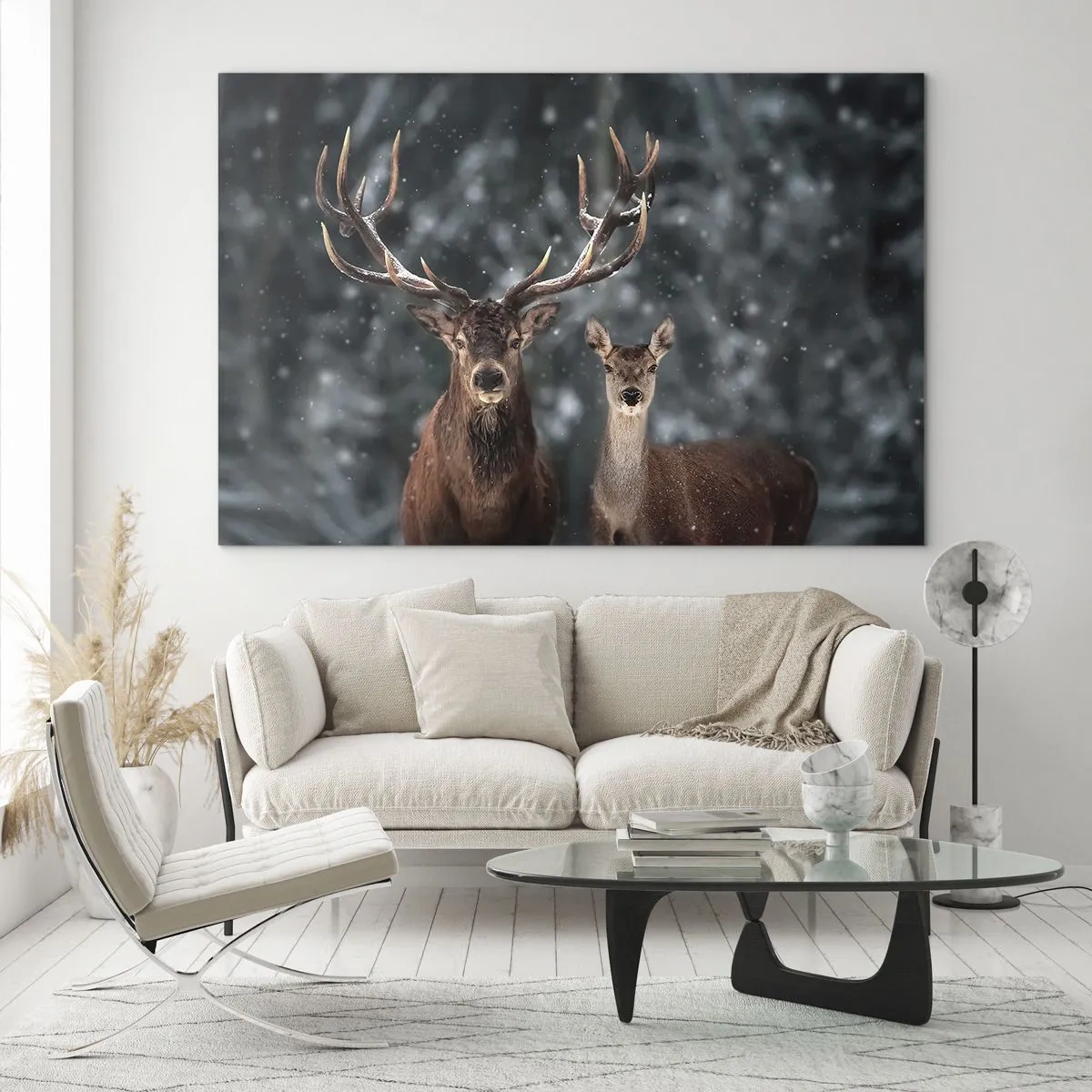 Glastavla - Bild på glas - En hjort och en hind i en vinterskog täckt av snö - 70x50cm - Skogens herre med hustrun - Modern väggdekoration för vardagsrum och sovrum ARTTOR