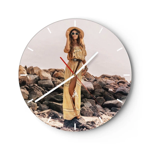 Väggklocka - Klocka på glas - Snygg kvinna i sommarklänning mot en bakgrund av stenar - 30x30cm - Stenarnas magi - Modern väggdekoration för vardagsrum, kök och sovrum ARTTOR