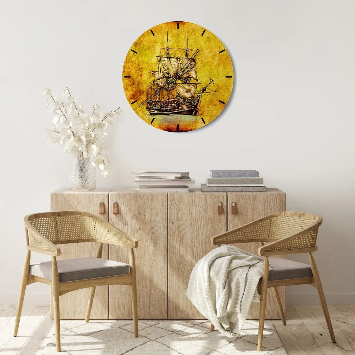 Väggklocka - Klocka på glas - Ett tecknat motiv av ett segelfartyg på en bakgrund i nyanser av guld - 30x30cm - Mot Tortuga! - Modern väggdekoration för vardagsrum, kök och sovrum ARTTOR