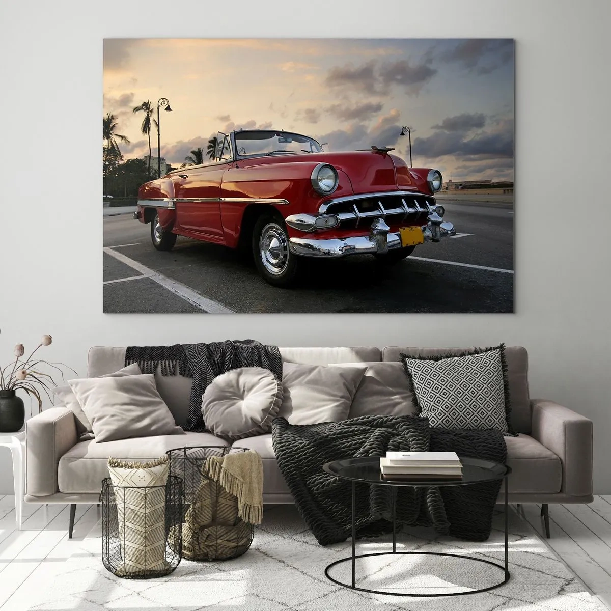 Glastavla - Bild på glas - En röd klassisk cabriolet mot en solnedgångsbakgrund - 70x50cm - Tropikens röda glöd - Modern väggdekoration för vardagsrum och sovrum ARTTOR