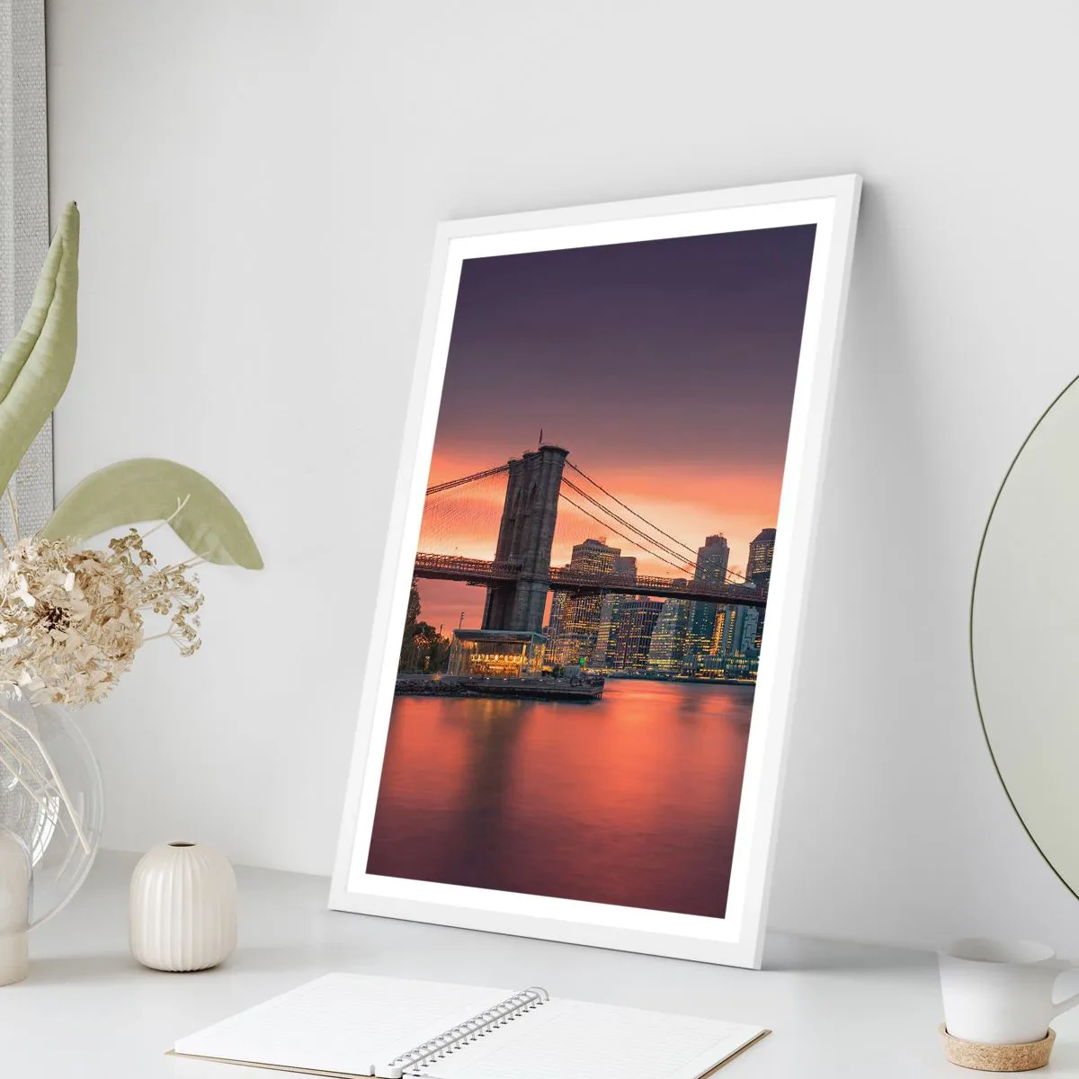 Affisch i vit ram - Doppad i lila tystnad - 40x50 cm