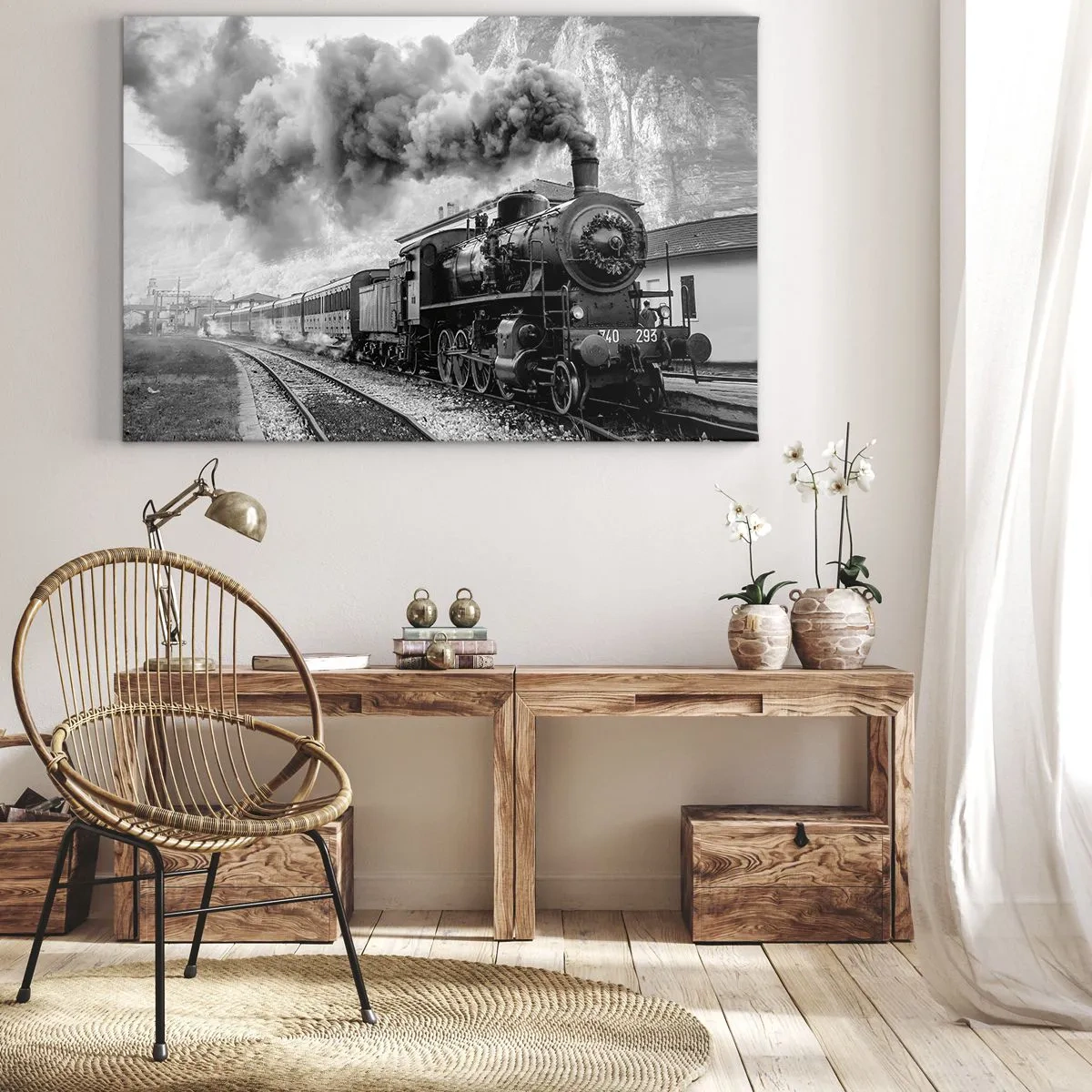 Canvastavla - Bild på duk - Ett svartvitt ånglok mot ett bergslandskap - 70x50cm - Det står ett lok på stationen... - Modern väggdekoration för vardagsrum och sovrum ARTTOR
