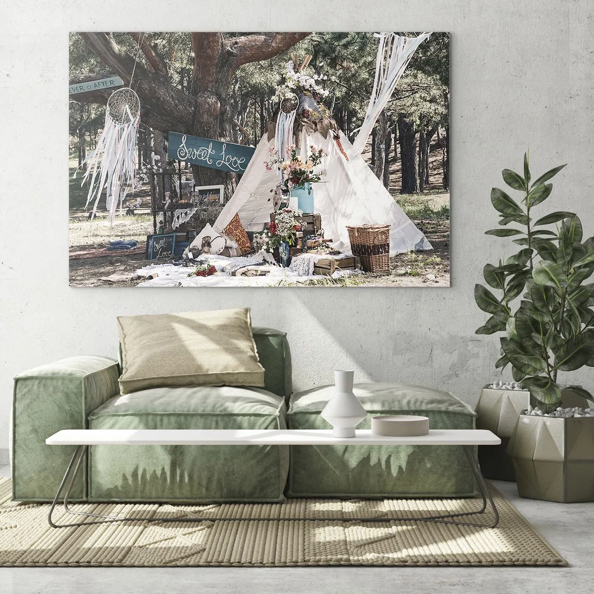 Glastavla - Bild på glas - Boho utomhusdekoration med tipi och blommor i skogen - 70x50cm - Make love… - Modern väggdekoration för vardagsrum och sovrum ARTTOR
