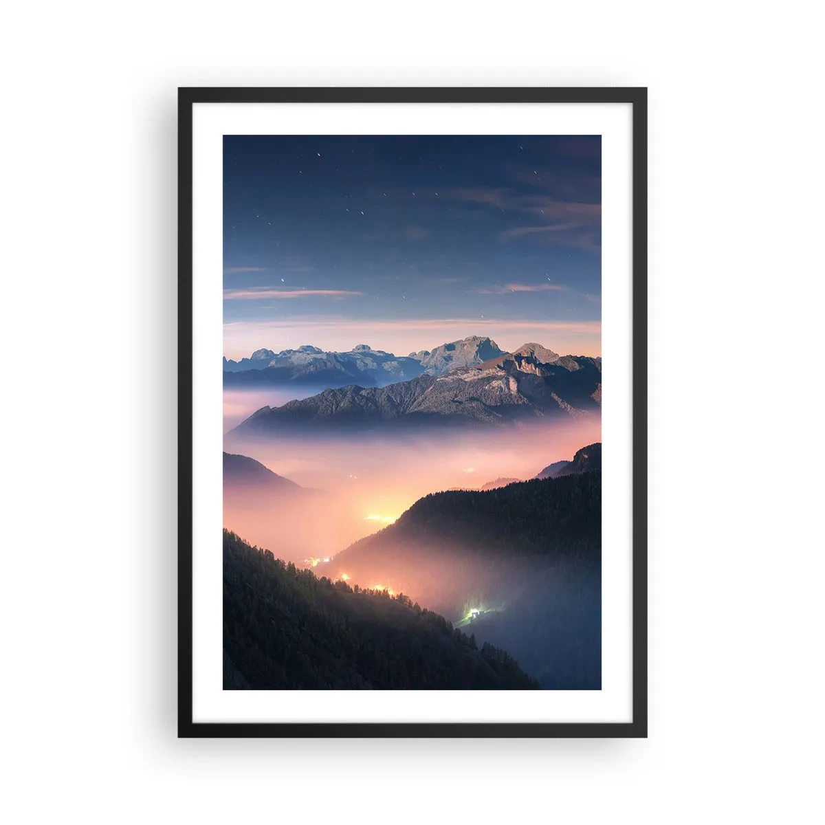 Affisch i svart ram - En magisk utsikt över bergsdalar upplysta av nattljus - 50x70cm - Ljus i dalarna - Modern väggdekoration för vardagsrum och sovrum ARTTOR