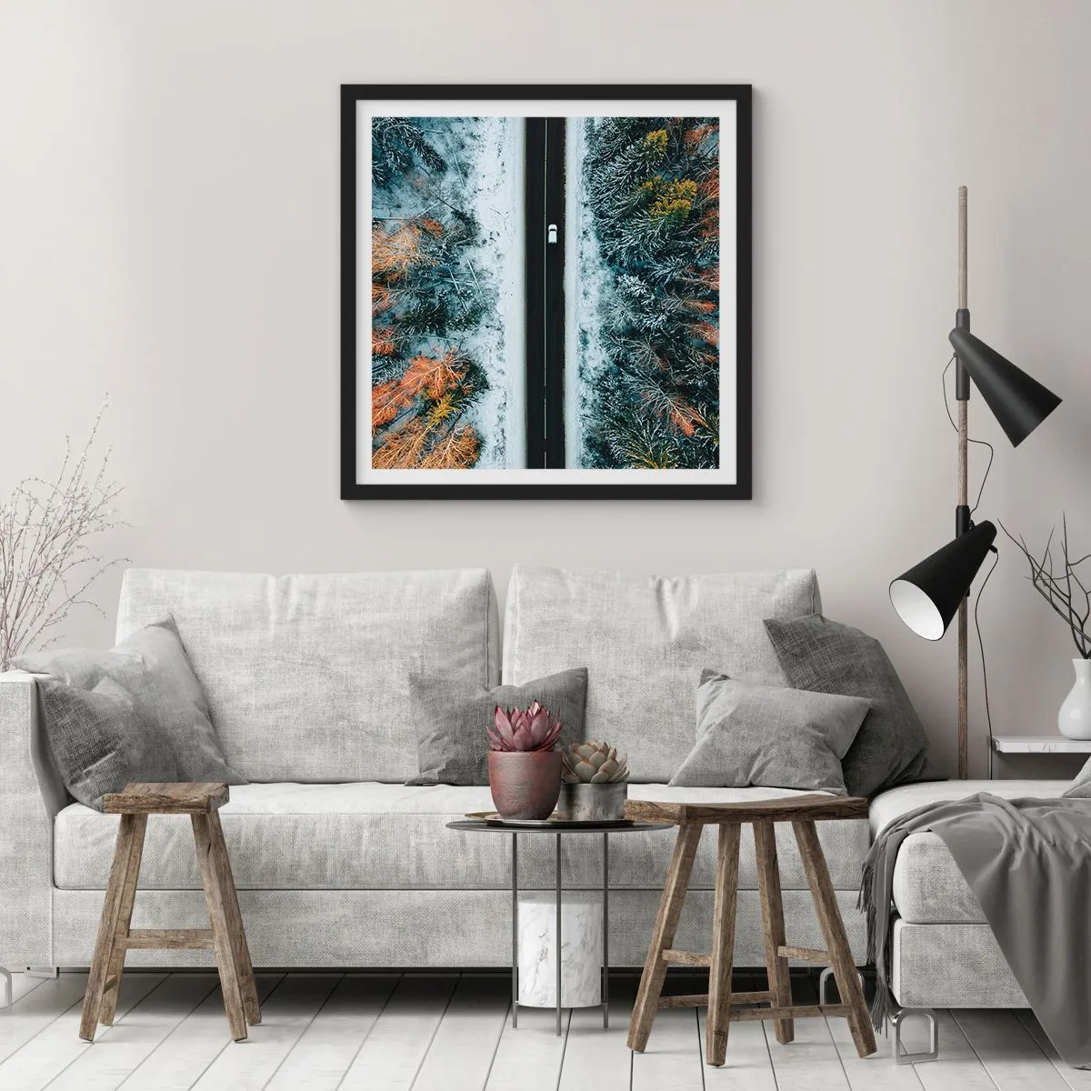 Affisch i svart ram - Genom vinterskogen - 40x40 cm