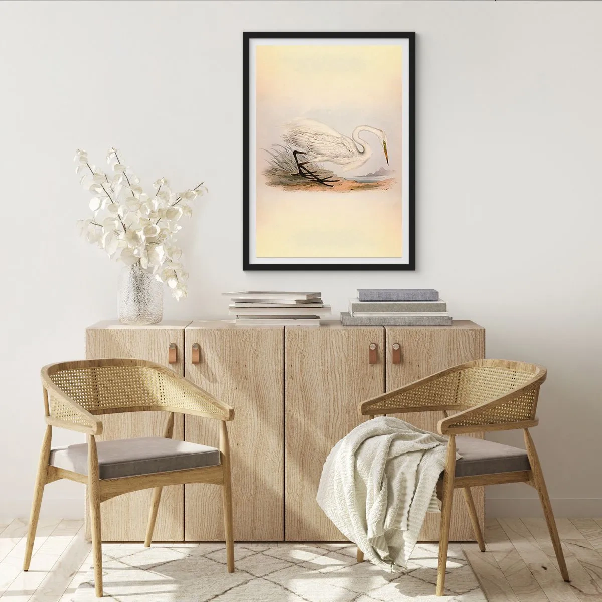 Affisch i svart ram - Illustration av en häger mot en pastellfärgad landskapsbakgrund - 50x70cm - En dam i vassen - Modern väggdekoration för vardagsrum och sovrum ARTTOR