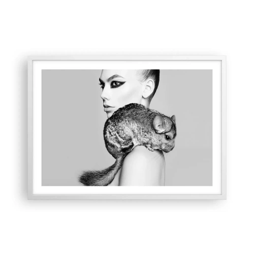 Affisch i vit ram - Dam med chinchilla - 70x50 cm