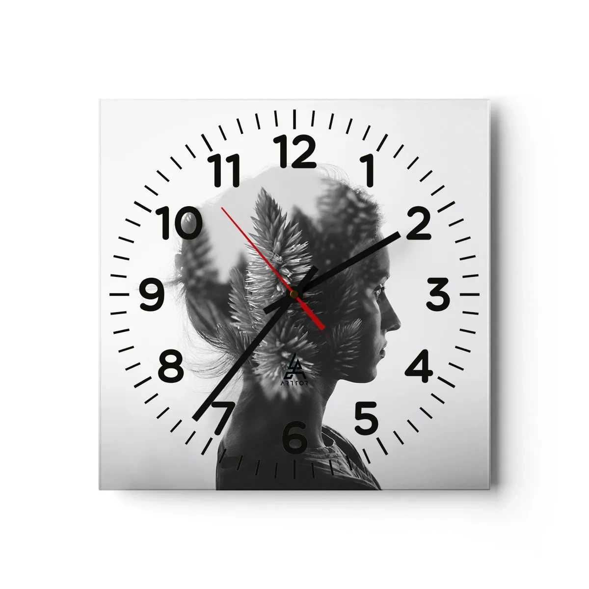 Väggklocka - Klocka på glas - Furuskogens härskarinna - 30x30 cm