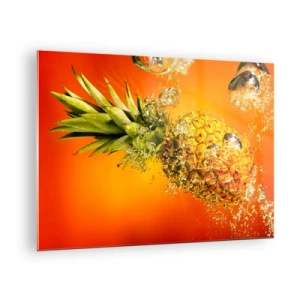 Glastavla - Bild på glas - Ananas nedsänkt i vatten mot en bakgrund av intensiv orange - 70x50cm - Saftig tropisk fräschhet - Modern väggdekoration för vardagsrum och sovrum ARTTOR