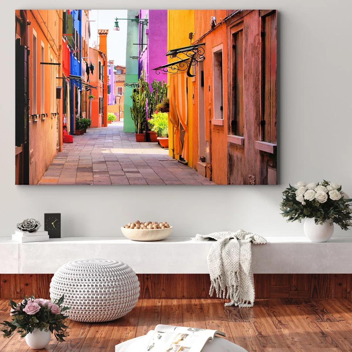 Canvastavla - Bild på duk - En färgglad gata med hyreshus i ljusa nyanser - 70x50cm - Regnbågsgränd - Modern väggdekoration för vardagsrum och sovrum ARTTOR
